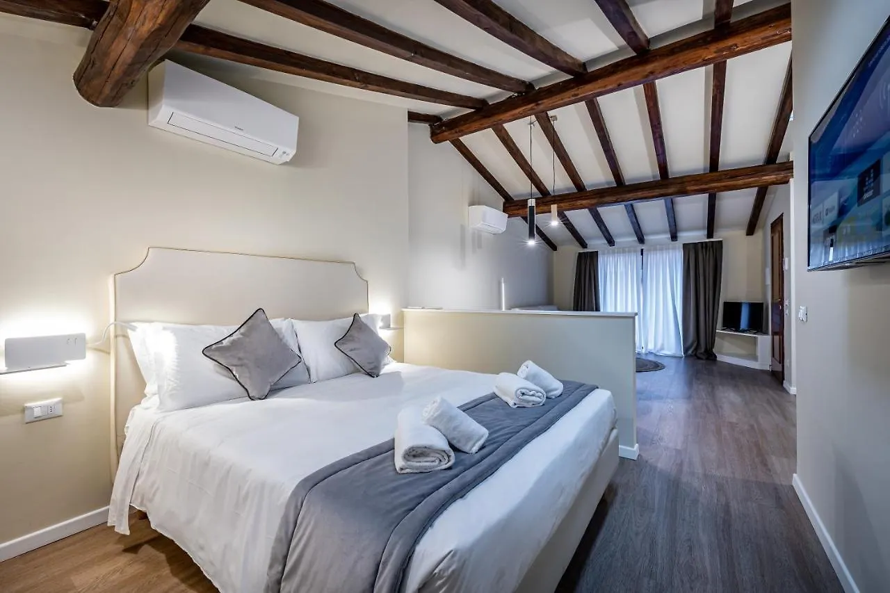 Garibaldi Luxury Apartments Prato   Prato (Prato)