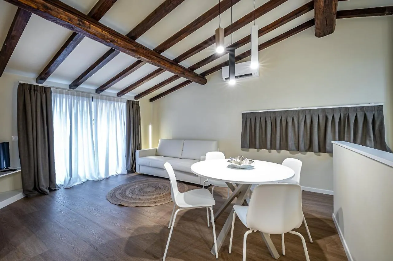 Garibaldi Luxury Apartments Prato   Prato (Prato)